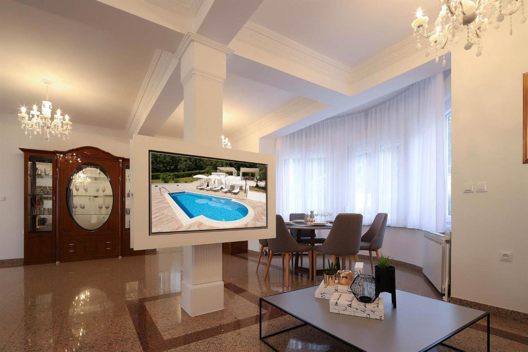 Garden With Pool *