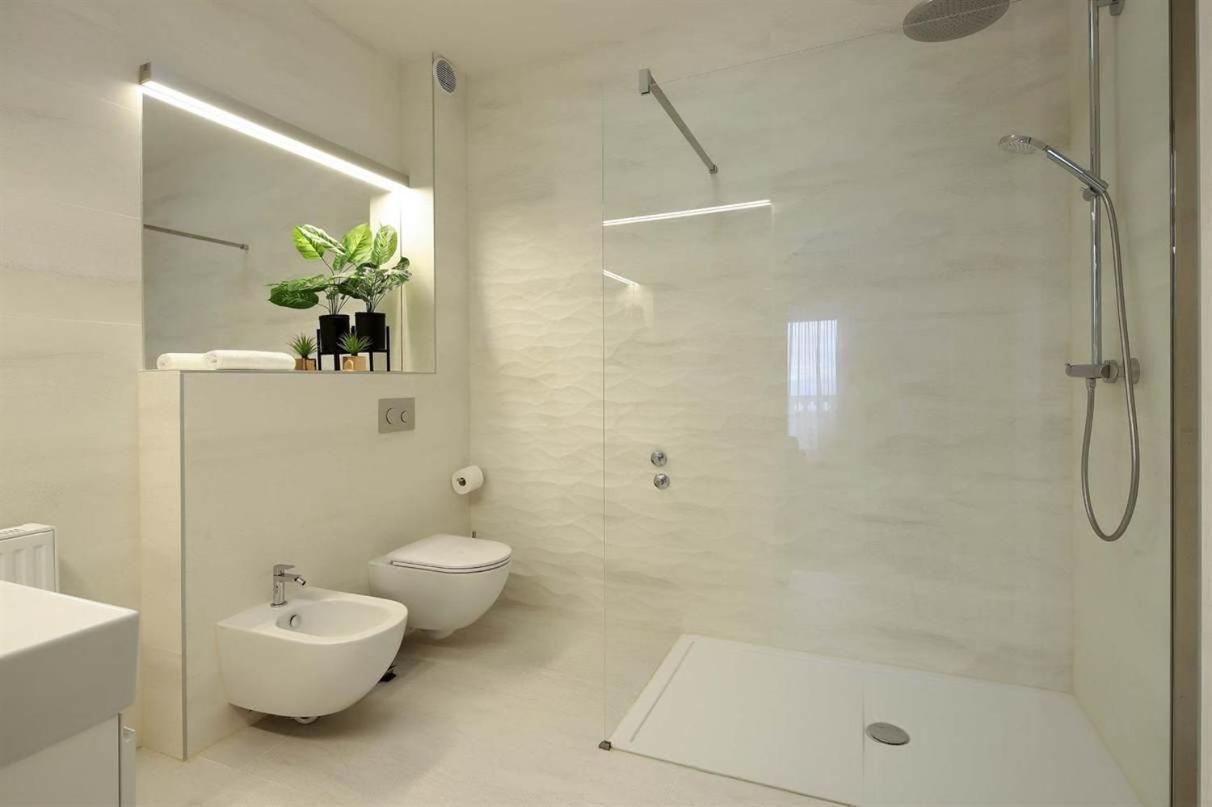 Apartment Garden With Pool *